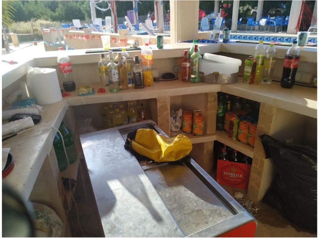 Bebidas en una fiesta ilegal