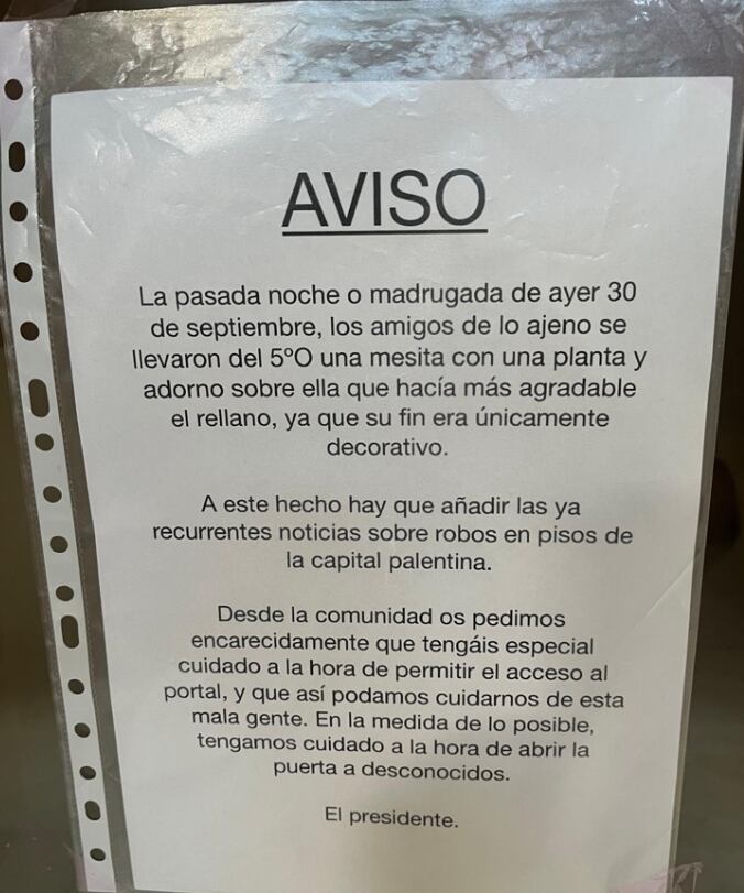 Cartel colocado en una comunidad de vecinos de Palencia