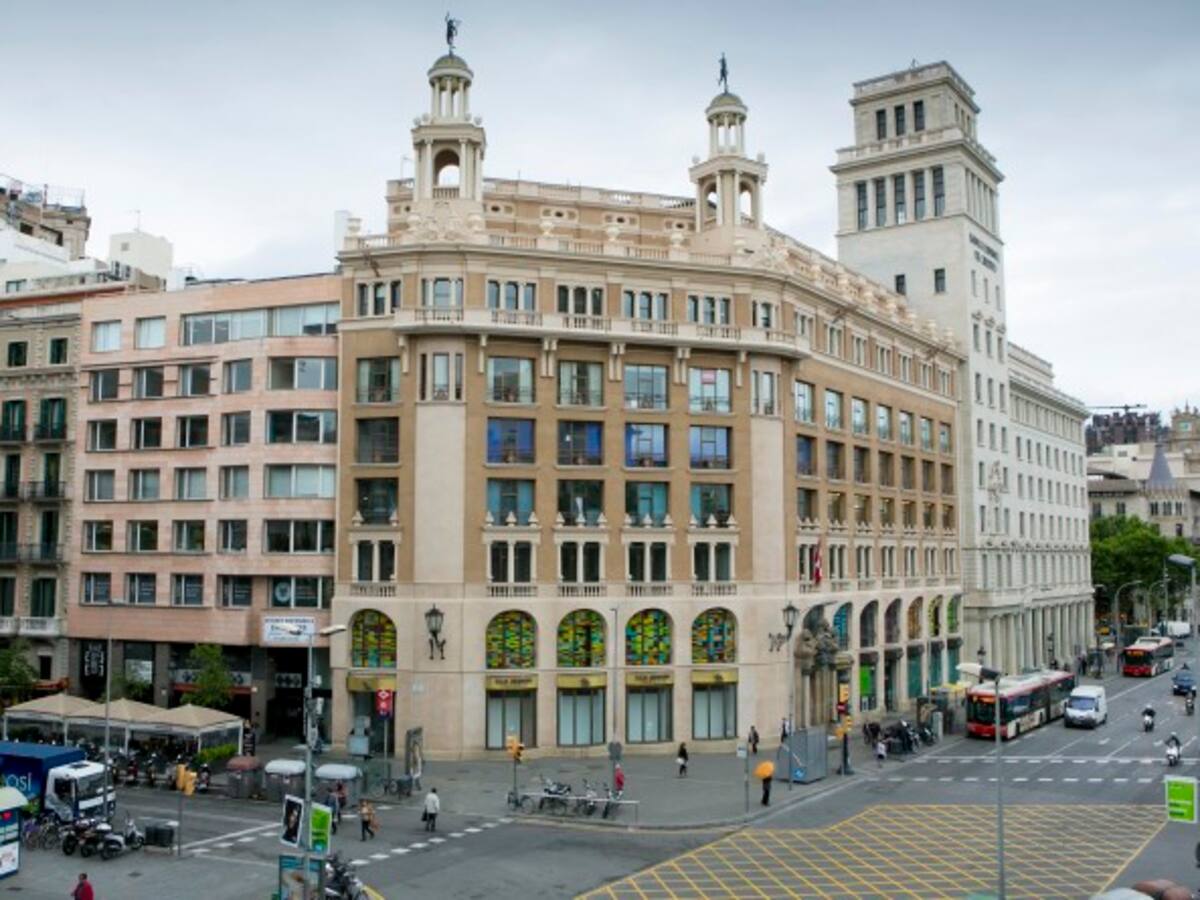 Desigual obrirà a la Plaça Catalunya la seva botiga més gran del món