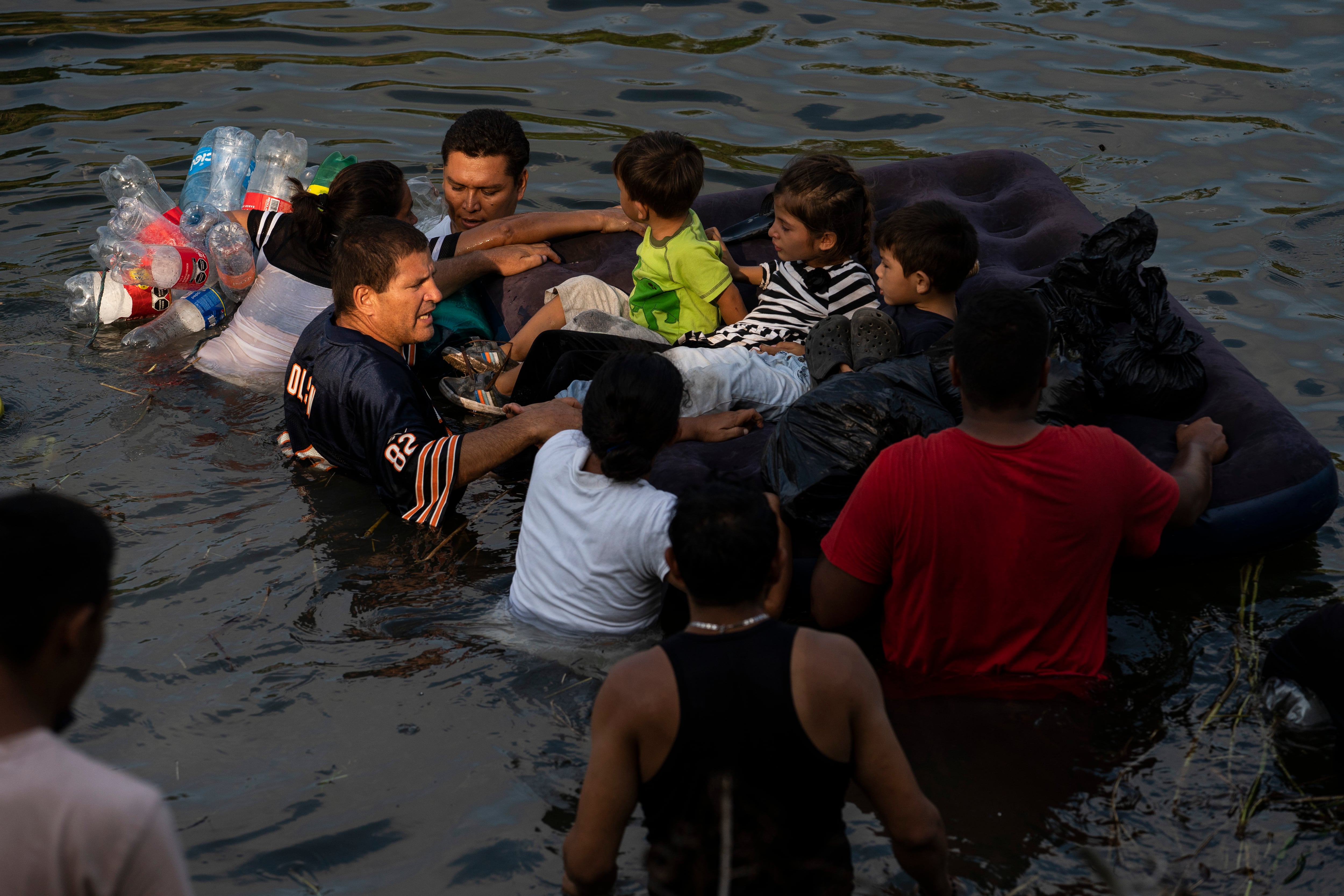 MATAMOROS, MEXICO - May 11:Migrantes procedentes de México intentan llegar a EEUU cruzando el río Grande