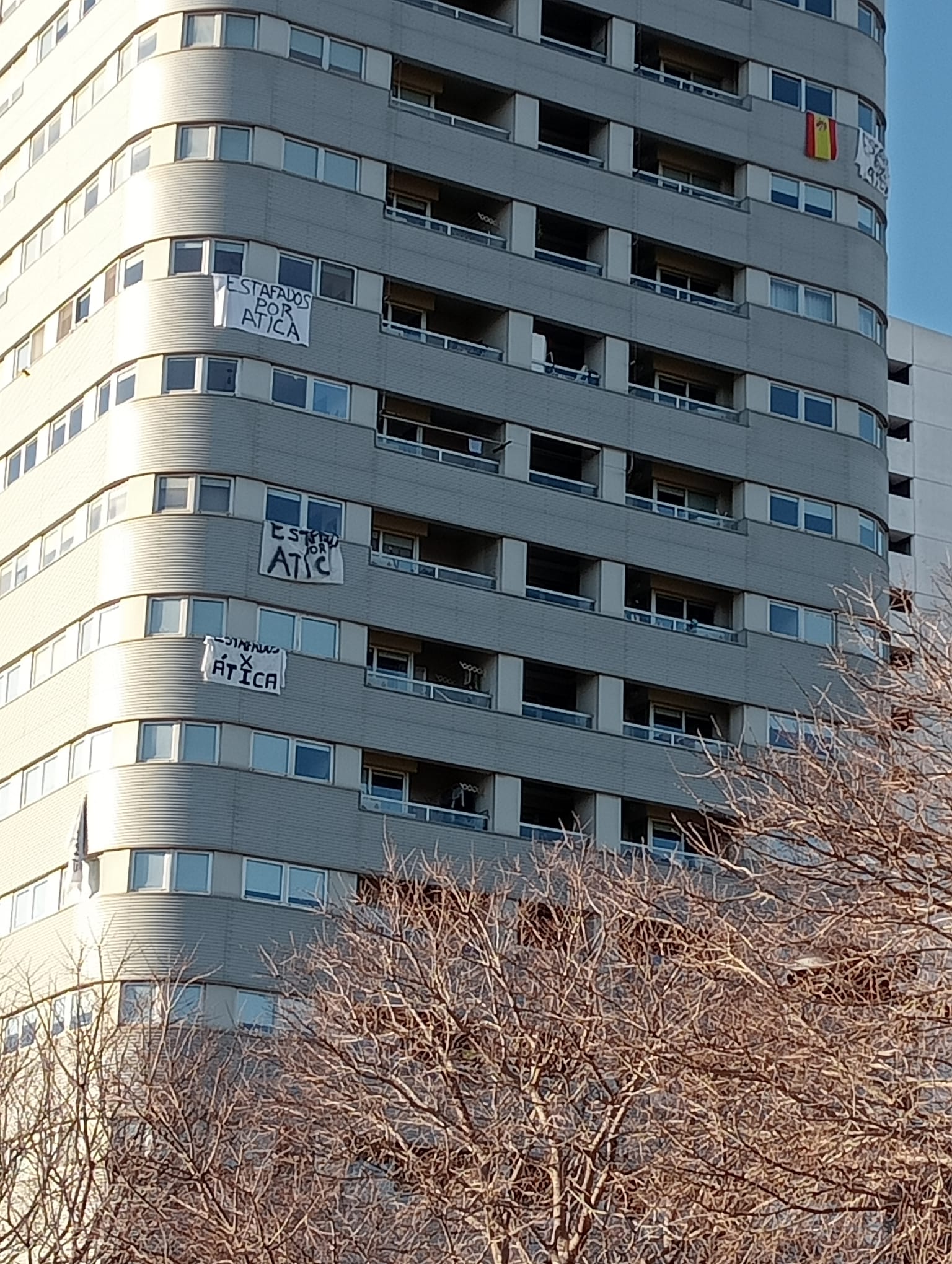 Edificio de Sociópolis, en La Torre, que un fondo de inversión pretende desahuciar