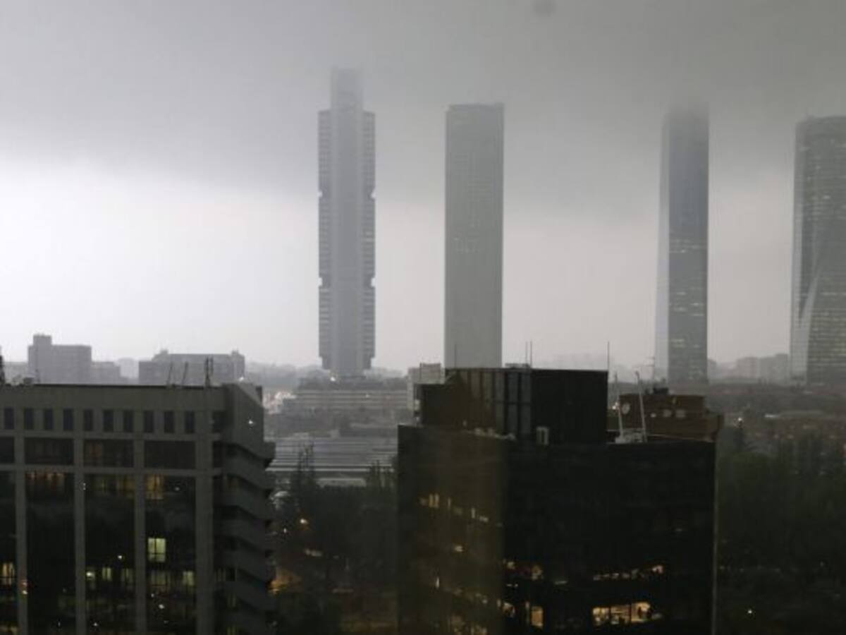La tormenta que ha sorprendido a Madrid deja varios incidentes