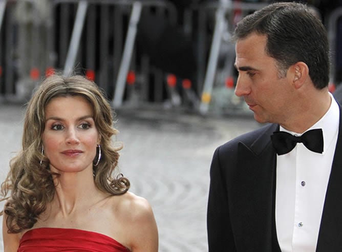 El Príncipe Felipe y la Princesa Letizia a su llegada a la gala previa al enlace