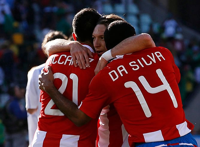 Los jugadores paraguayos celebran la victoria