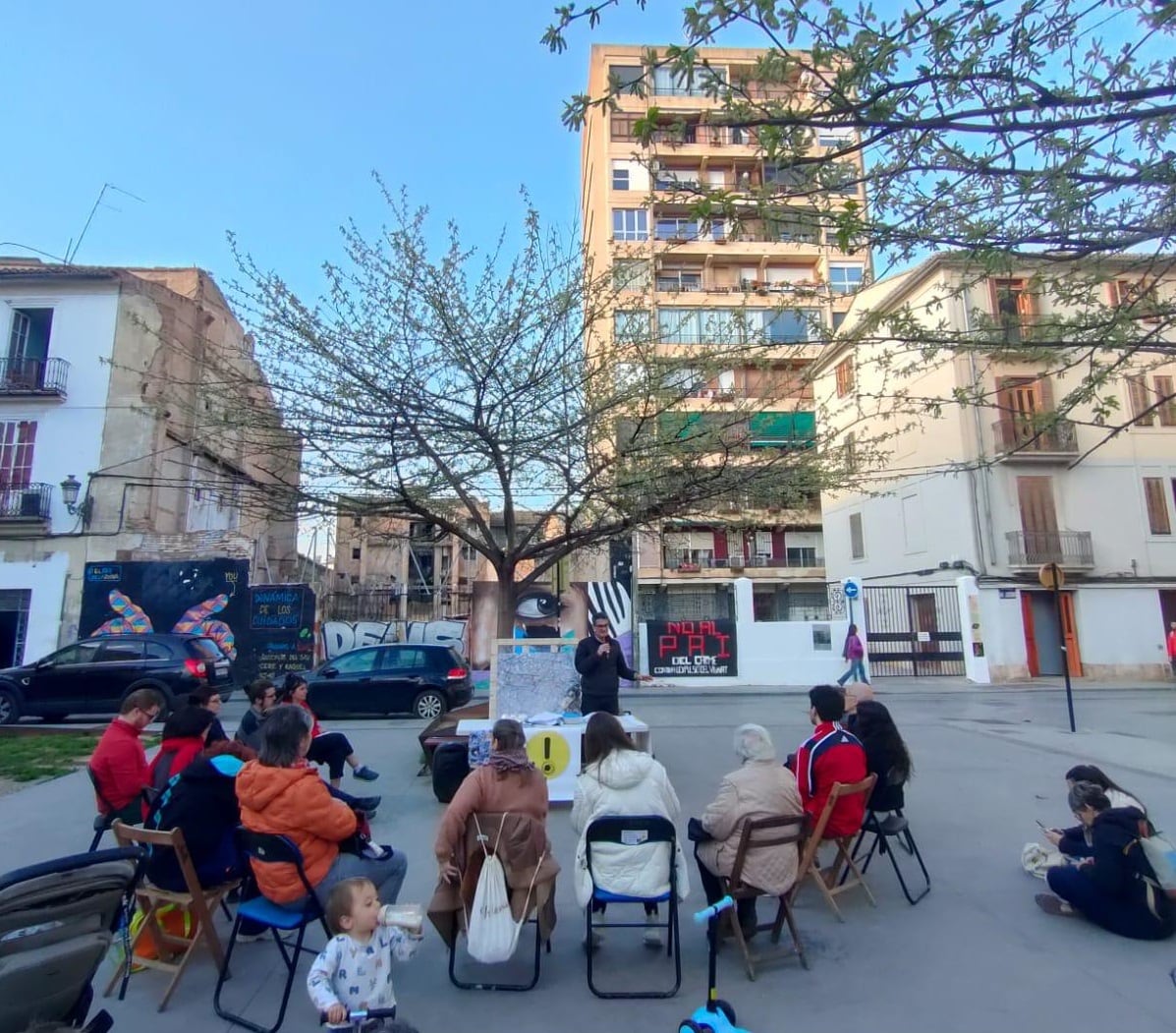 Asamblea vecinal del edificio de Na Jordana cuyos vecinos no quieren ser expulsados, en València.