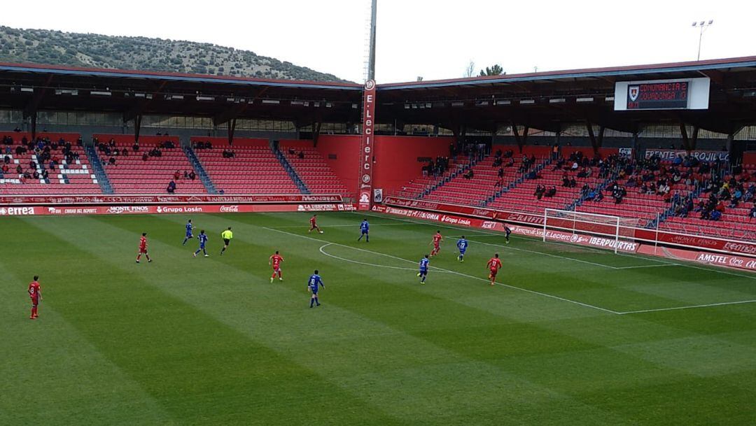 Menudo se interna en el área en la jugada del 3-0.