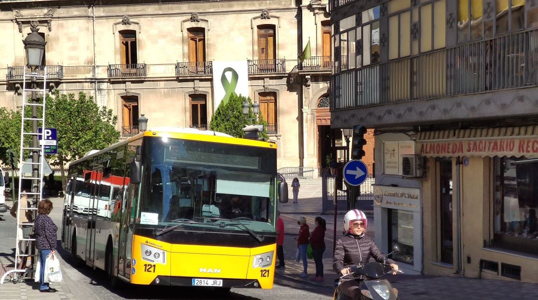 Los trabajadores de Autobuses Castillo se plantan y acuden a la Inspección de Trabajo para denunciar los impagos reiterados de nóminas en tiempo y forma