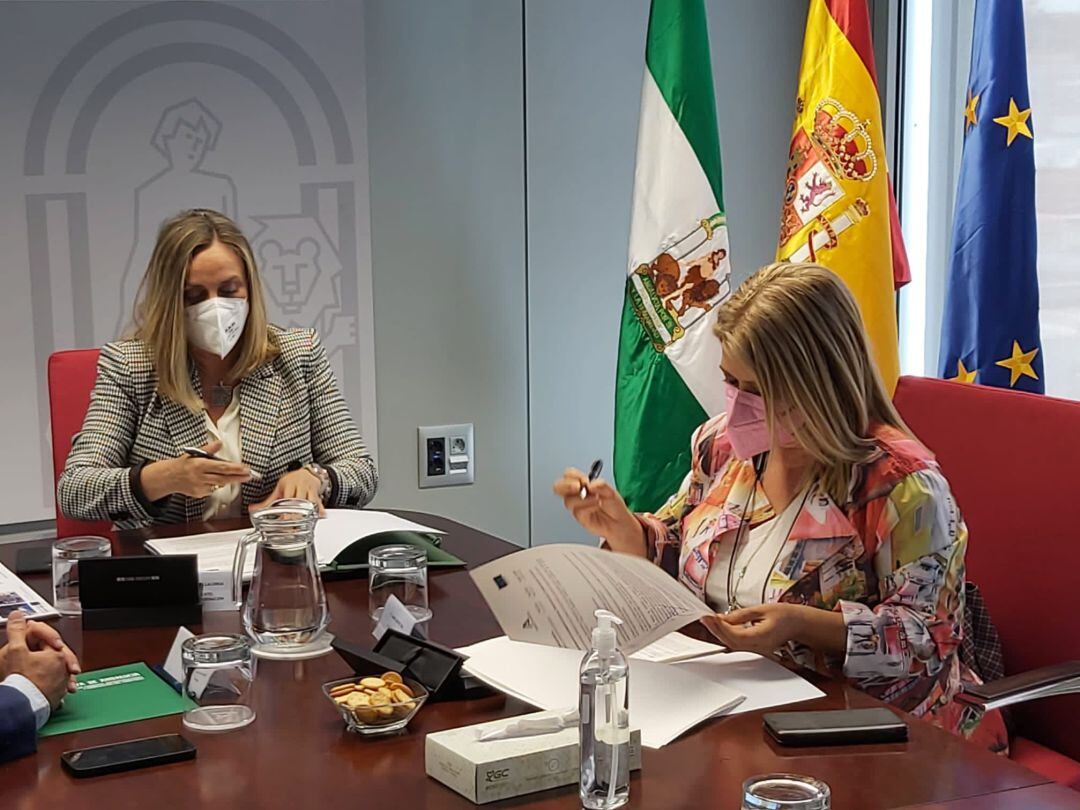 Firma del convenio en Sevilla