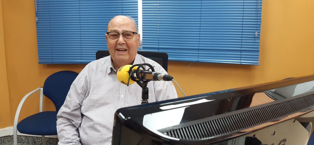 Antonio Lasso, en los estudios de Radio Granada