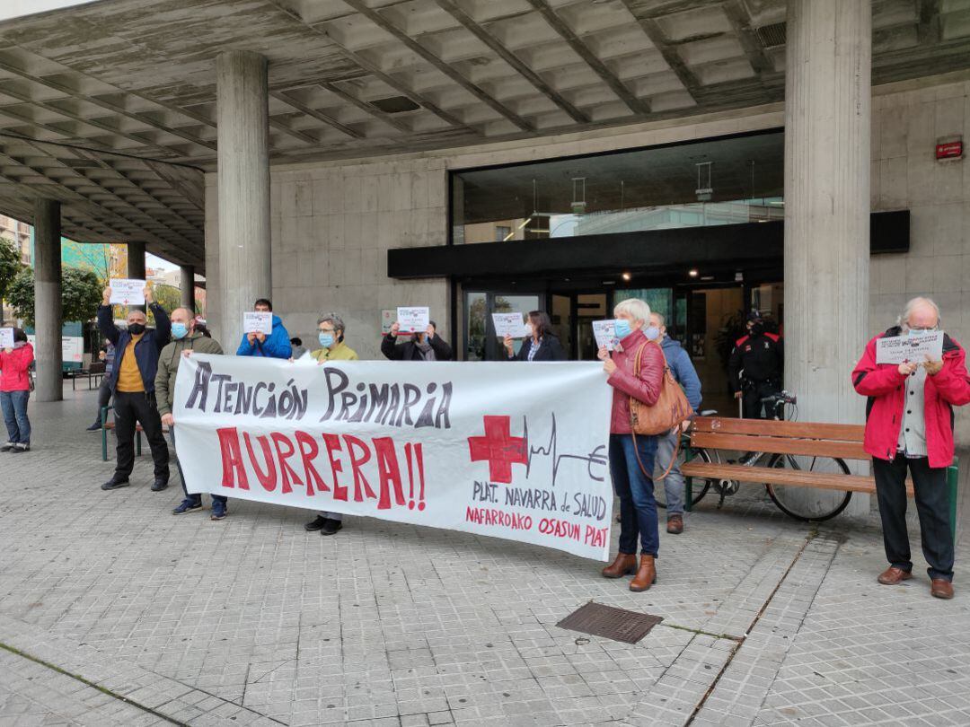 Una de las concentraciones que convoca la Plataforma Navarra de Salud a las puertas de centros de salud