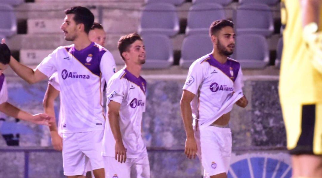 Los jugadores del Real Jaén celebran uno de los goles al Villarrobledo.