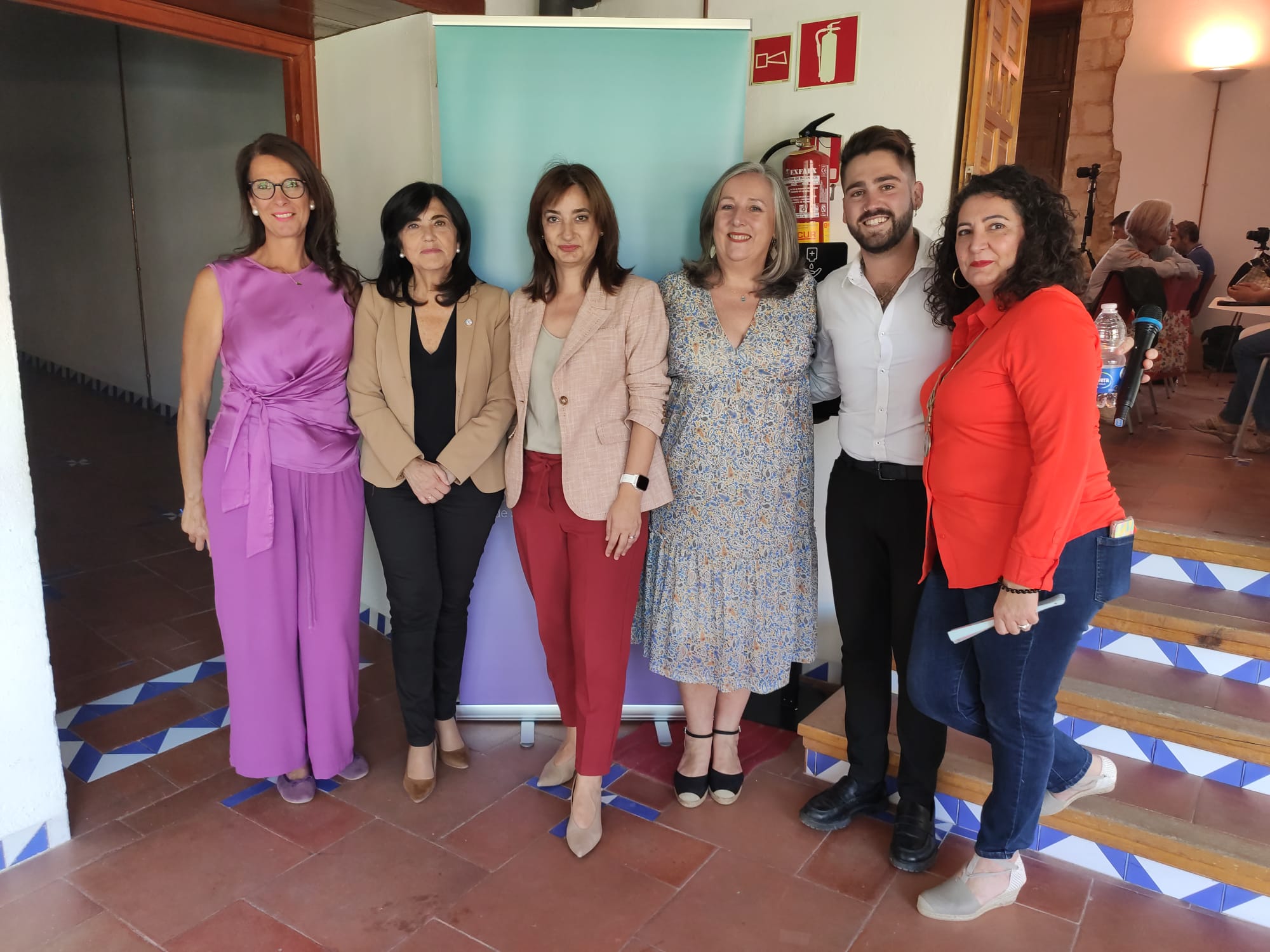 Personalidades de la Diputación Provincial de Jaén, Ayuntamiento y Copao antes de unas jornadas sobre personas trans en la capital jiennense