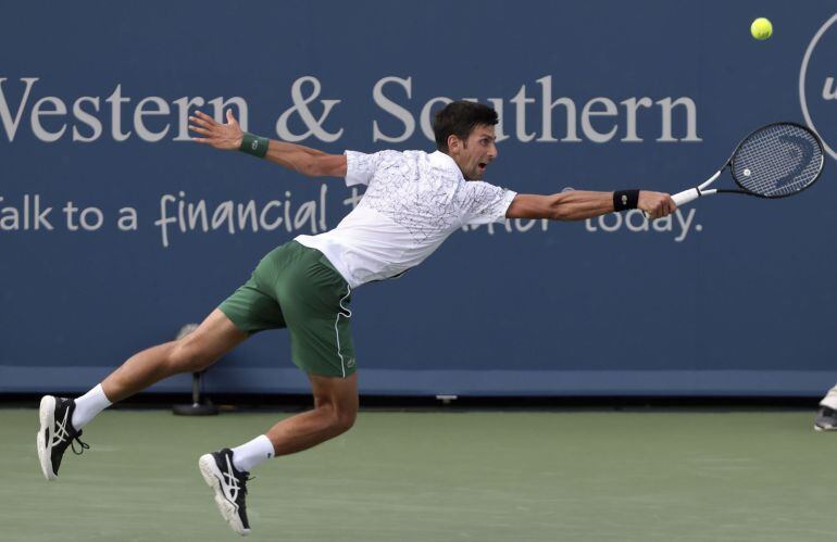 Djokovic, en una acción de la final contra Federer en Cincinnati