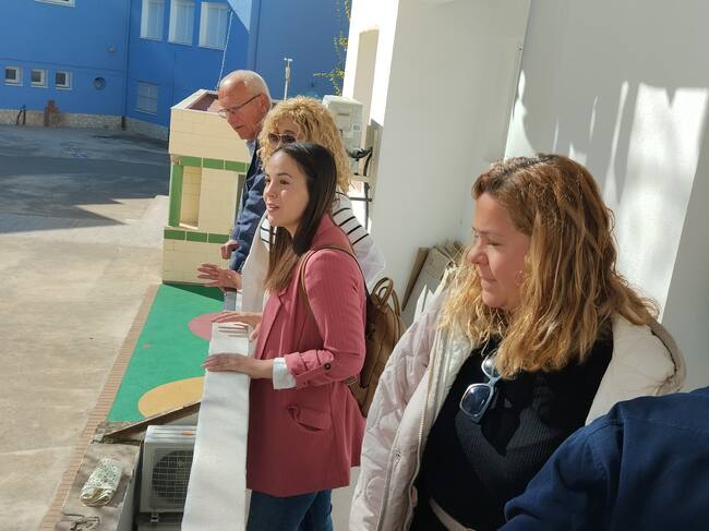 Visita a la tercera vivienda tutelada de la asociación Aprosdeco en Dénia.