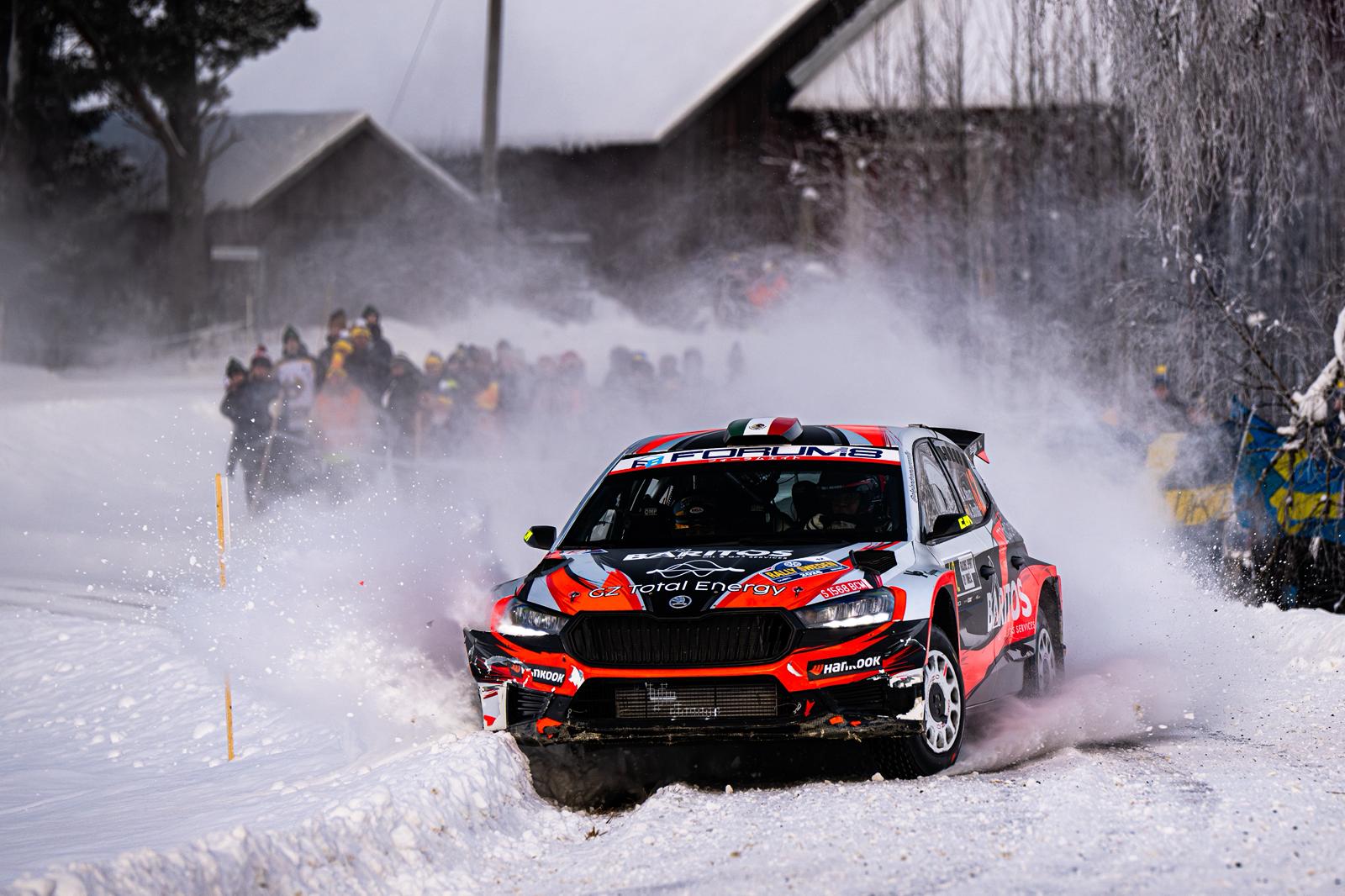 El copiloto lanzaroteño Ariday Bonilla junto al piloto mexicano Alejandro Mauro en el Rally de Suecia.