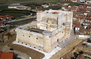 Castillo de los Sarmiento en Fuentes de Valdepero