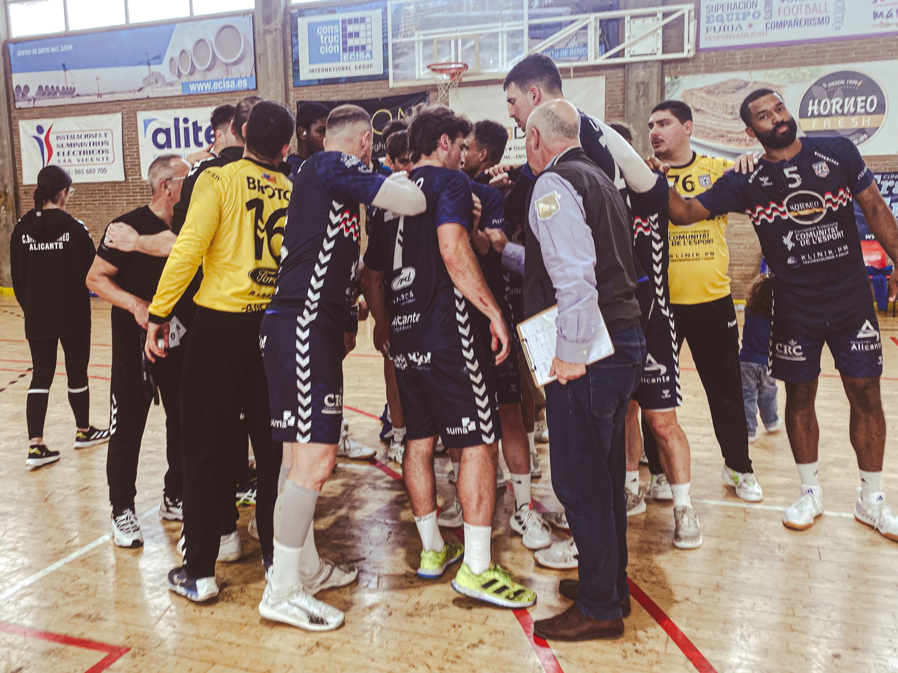 Imagen del partido entre EÓN Horneo Alicante - Cangas de Copa del Rey