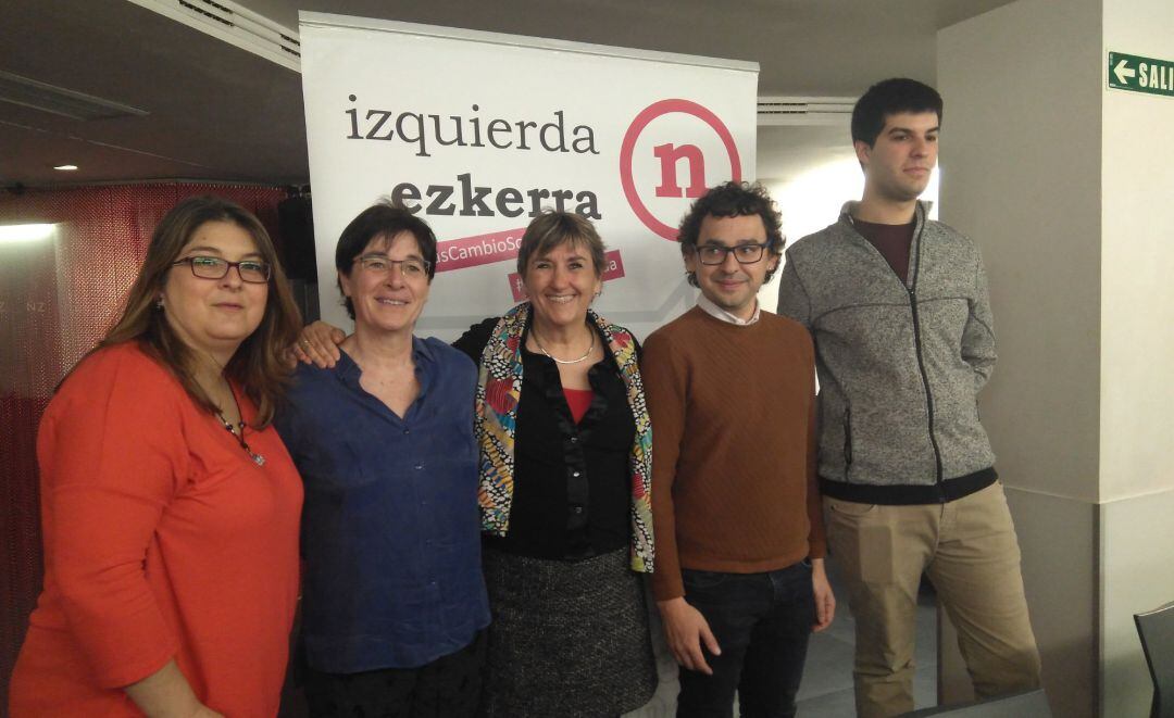 Integrantes de Izquierda Unida y Batzarre presentan en Pamplona al equipo para las elecciones forales y municipales.