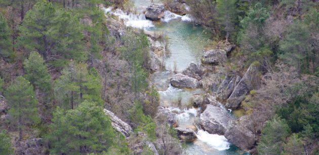 El río Cuervo pasa junto a nuestra ruta.