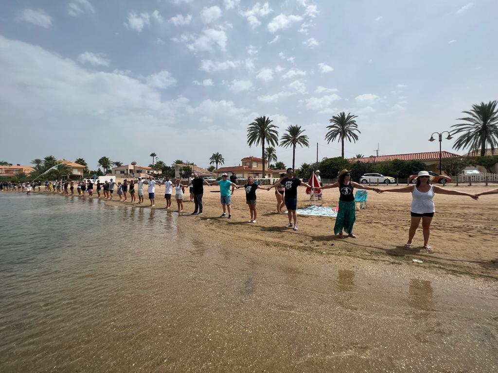 Cadena humana en defensa del Mar Menor