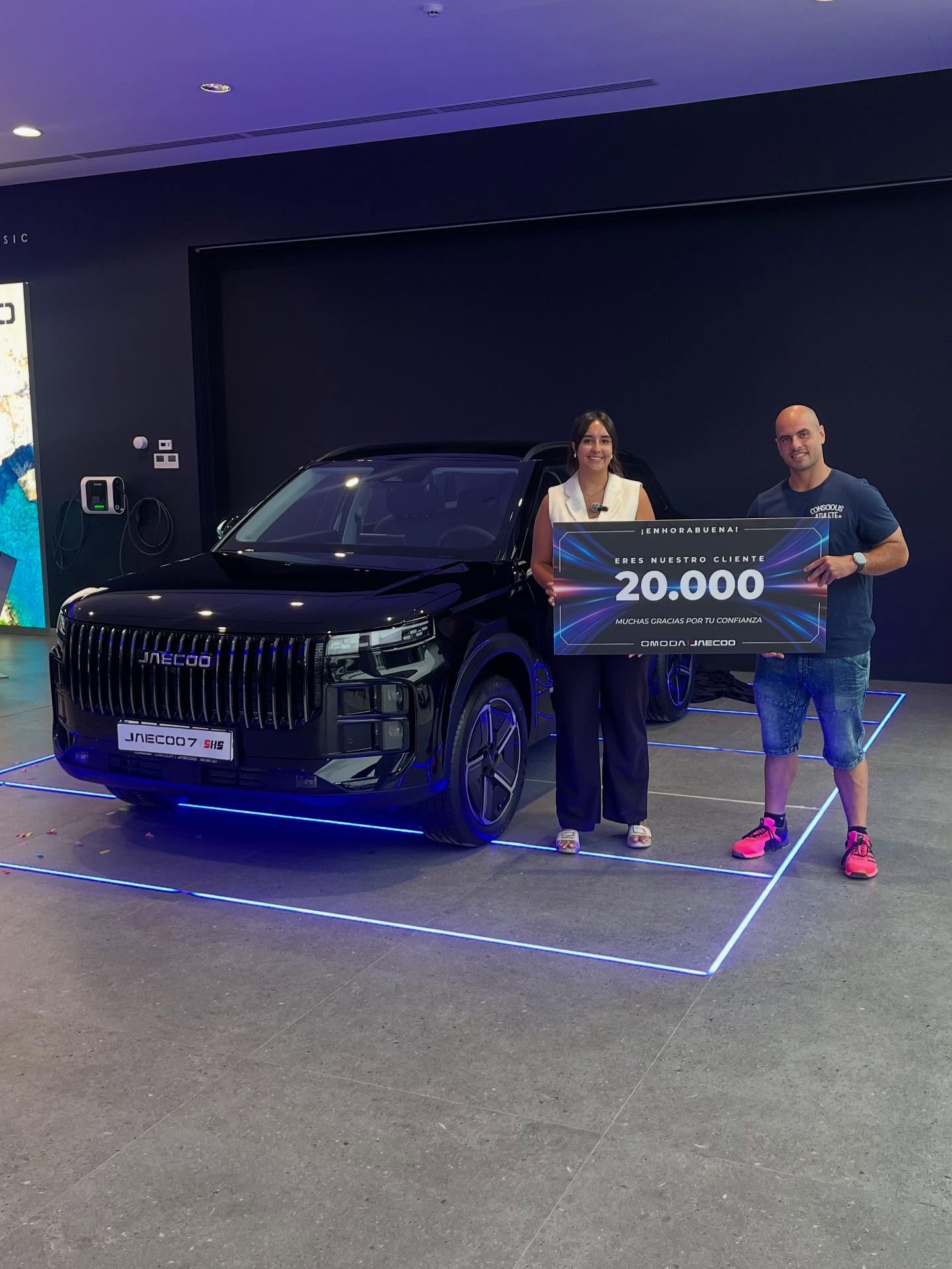 OMODA & JAECOO celebra un momento histórico con la entrega de su vehículo número 20.000 en Valencia