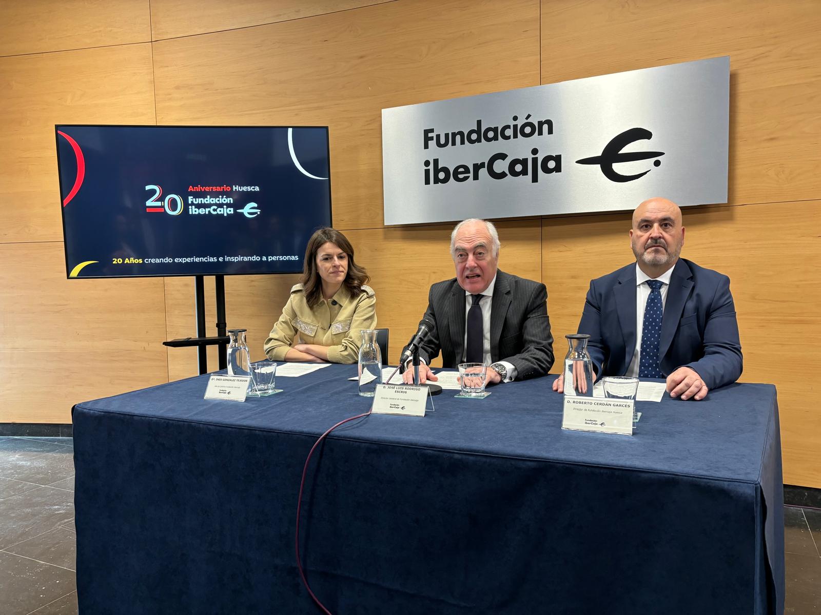 Inés González, José Luis Rodrigo y Roberto Cerdán, presentando los actos del 20 aniversario del Centro Ibercaja Huesca