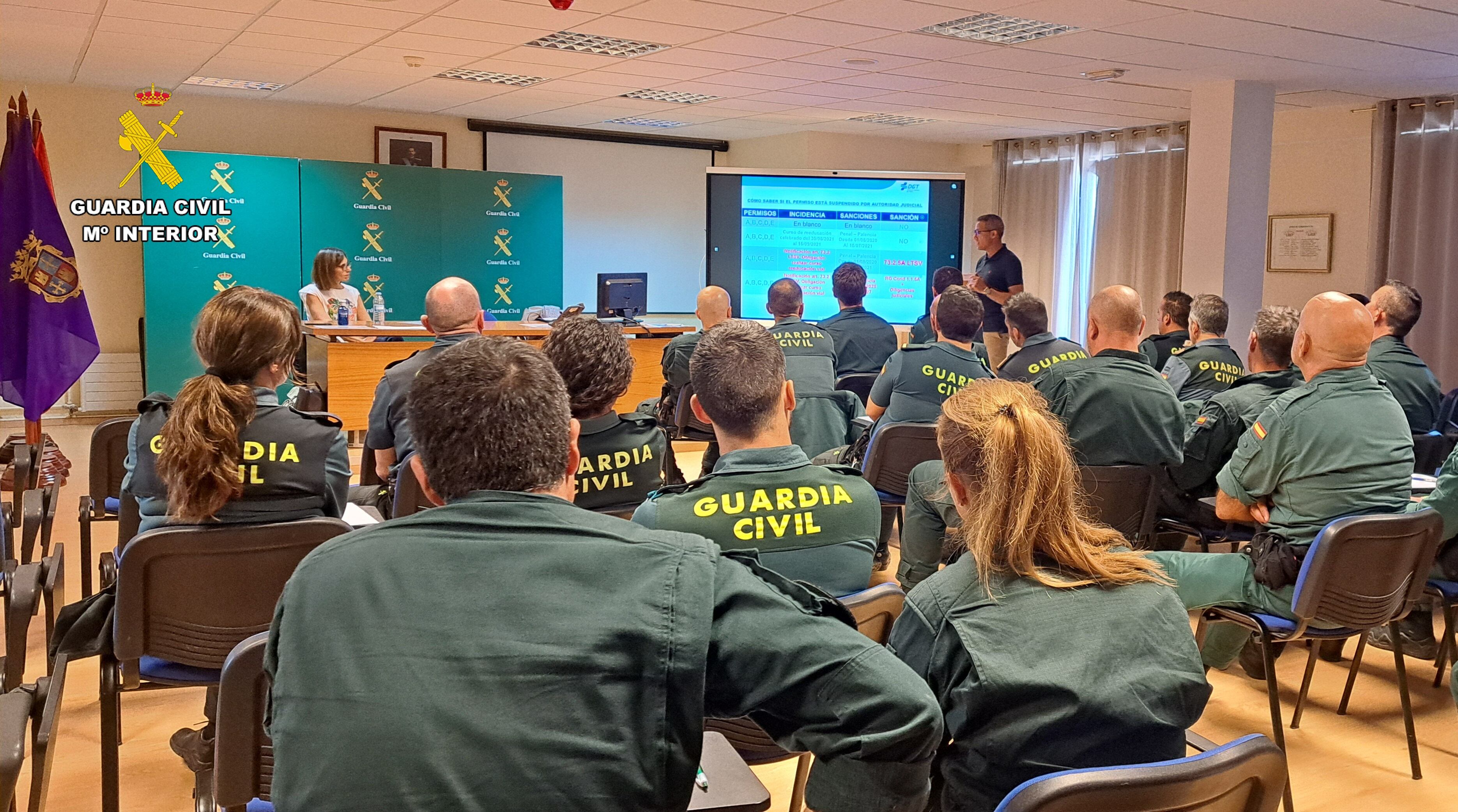 Se trataron diferentes temas para mejorar la formación en materia deseguridad vial de los asistentes