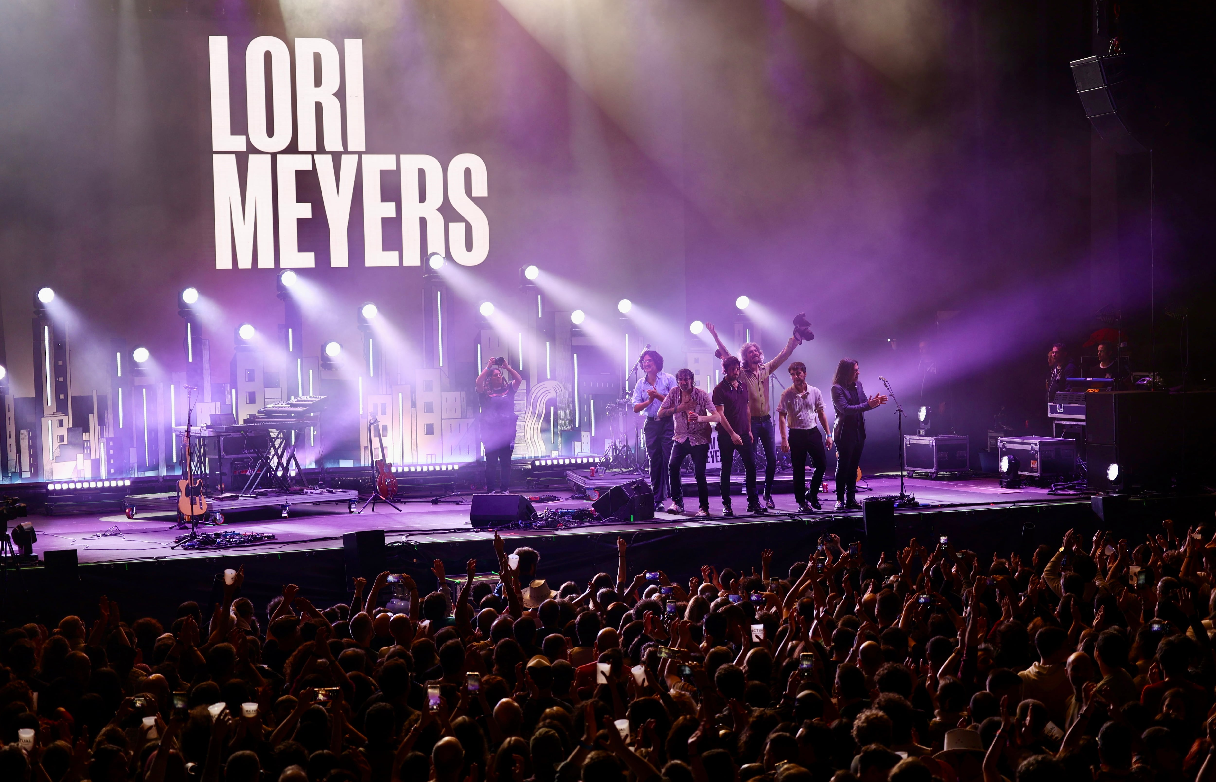 LOGROÑO, 04/01/2024.- El grupo granadino Lori Meyers durante su concierto de este jueves en el Palacio de los Deportes de Logroño, en el marco del Festival Actual 2024. EFE/ Raquel Manzanares
