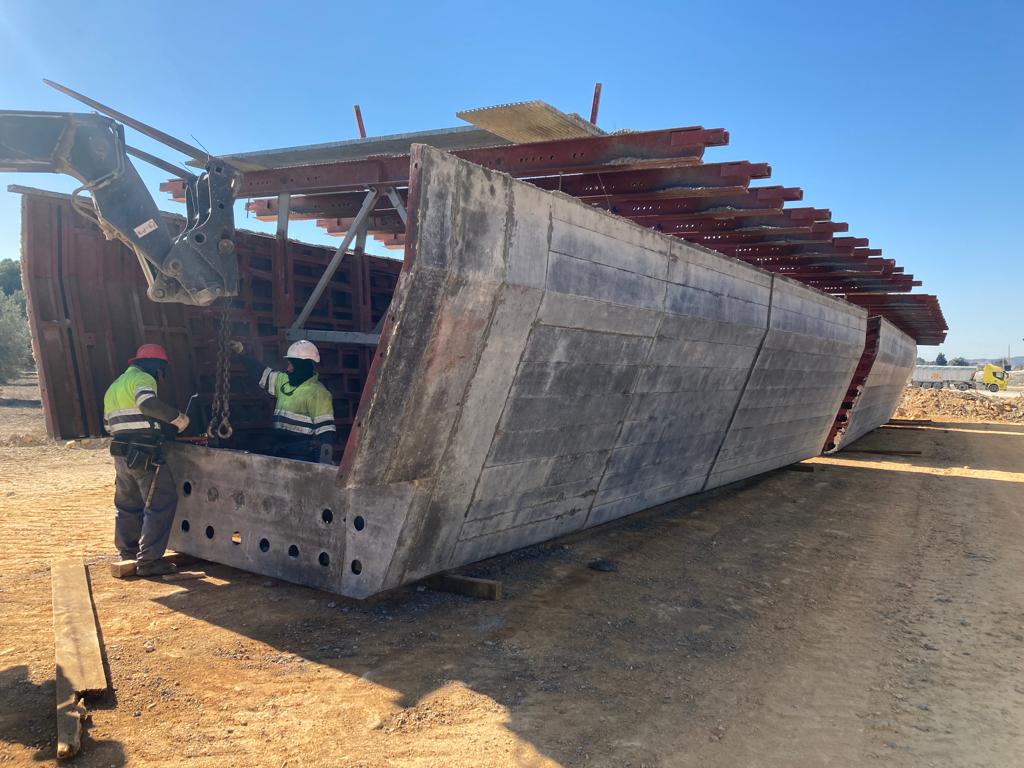 Construcción de una viga en el viaducto de Alhama de Murcia