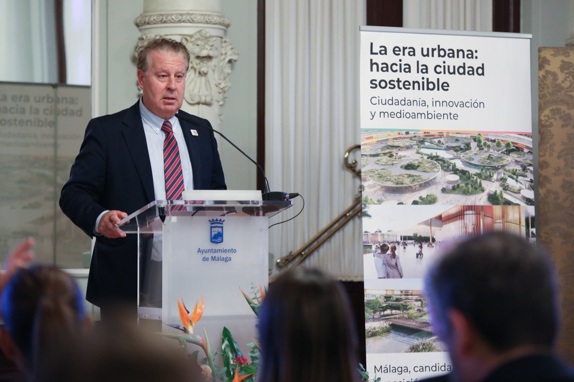 El director de la Expo27 este lunes en el Ayuntamiento de Málaga