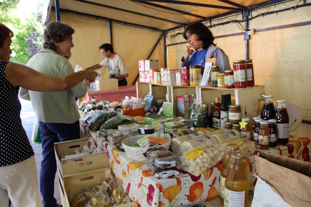 Productos ecológicos en una edición anterior del mercado ecológico de Cuéllar