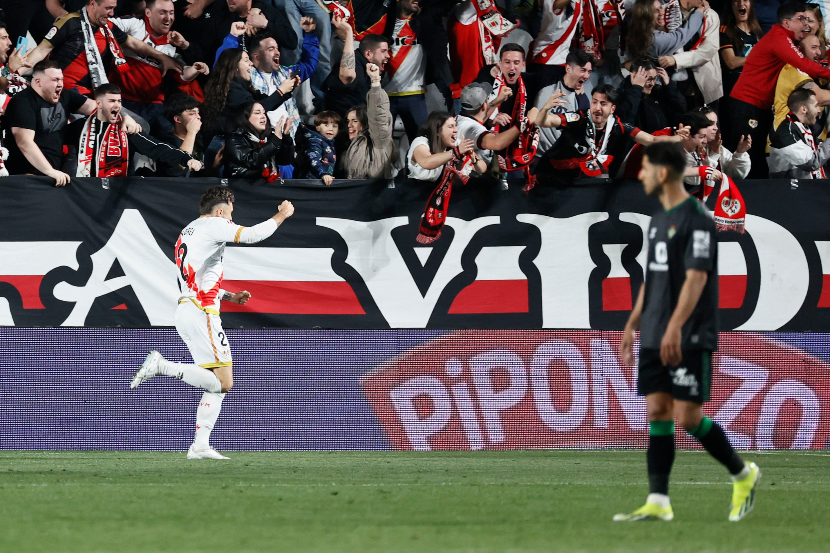 MADRID, 17/03/2024.- Andrei Ratiu, del Rayo, celebra uno de los goles de su equipos durante el partido de Liga en Primera División que Rayo Vallecano y Real Betis disputan este domingo en el estadio de Vallecas. EFE/Fernando Alvarado
