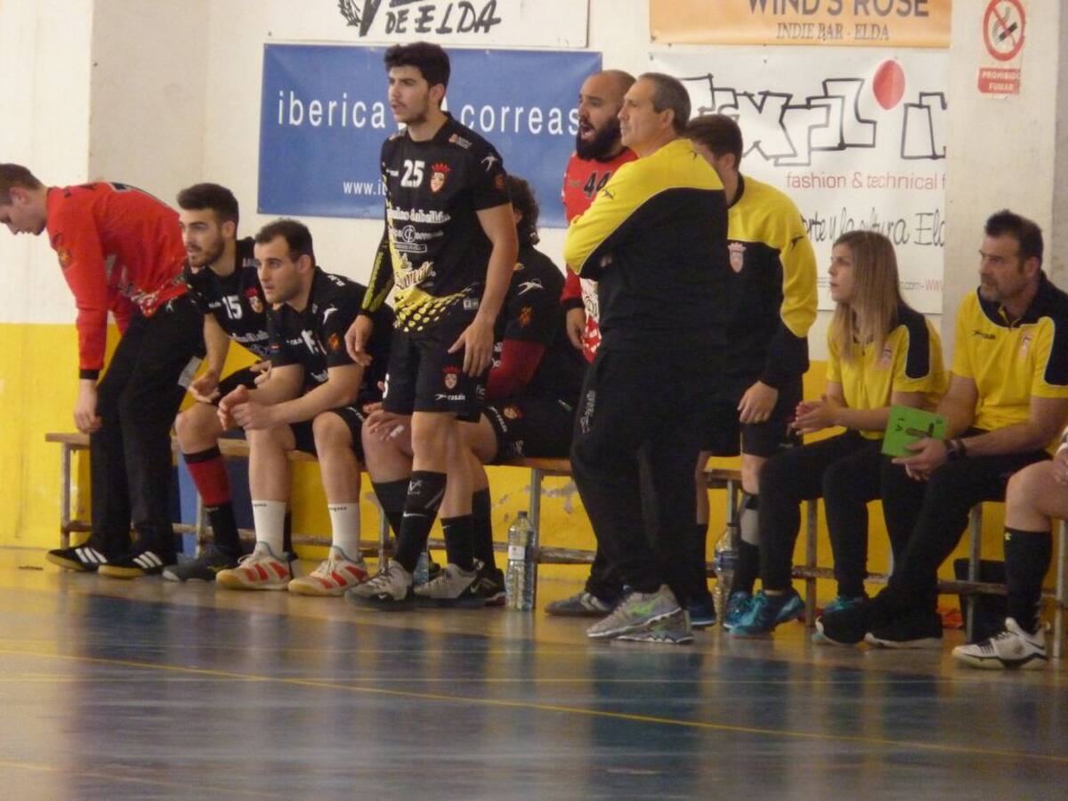 El Elda - C.E.E. recibe al complicado Torrevieja (D. 12:00 h)