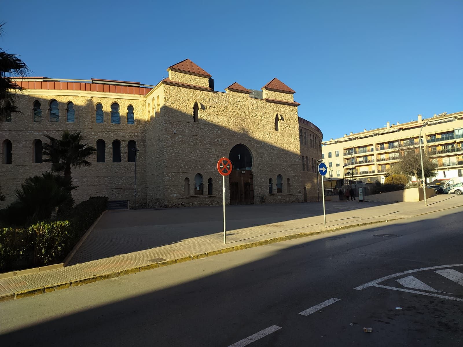 Puerta principal de la plaza de toros de Villena