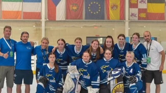 El arandino Jorge Collantes (d) con la selección finlandesa absoluta