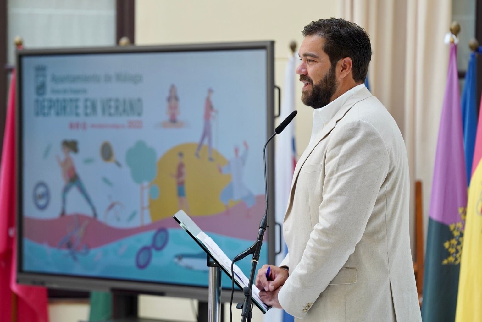 Borja Vivas presentando el acto sobre el programa deportivo del Ayuntamiento de Málaga