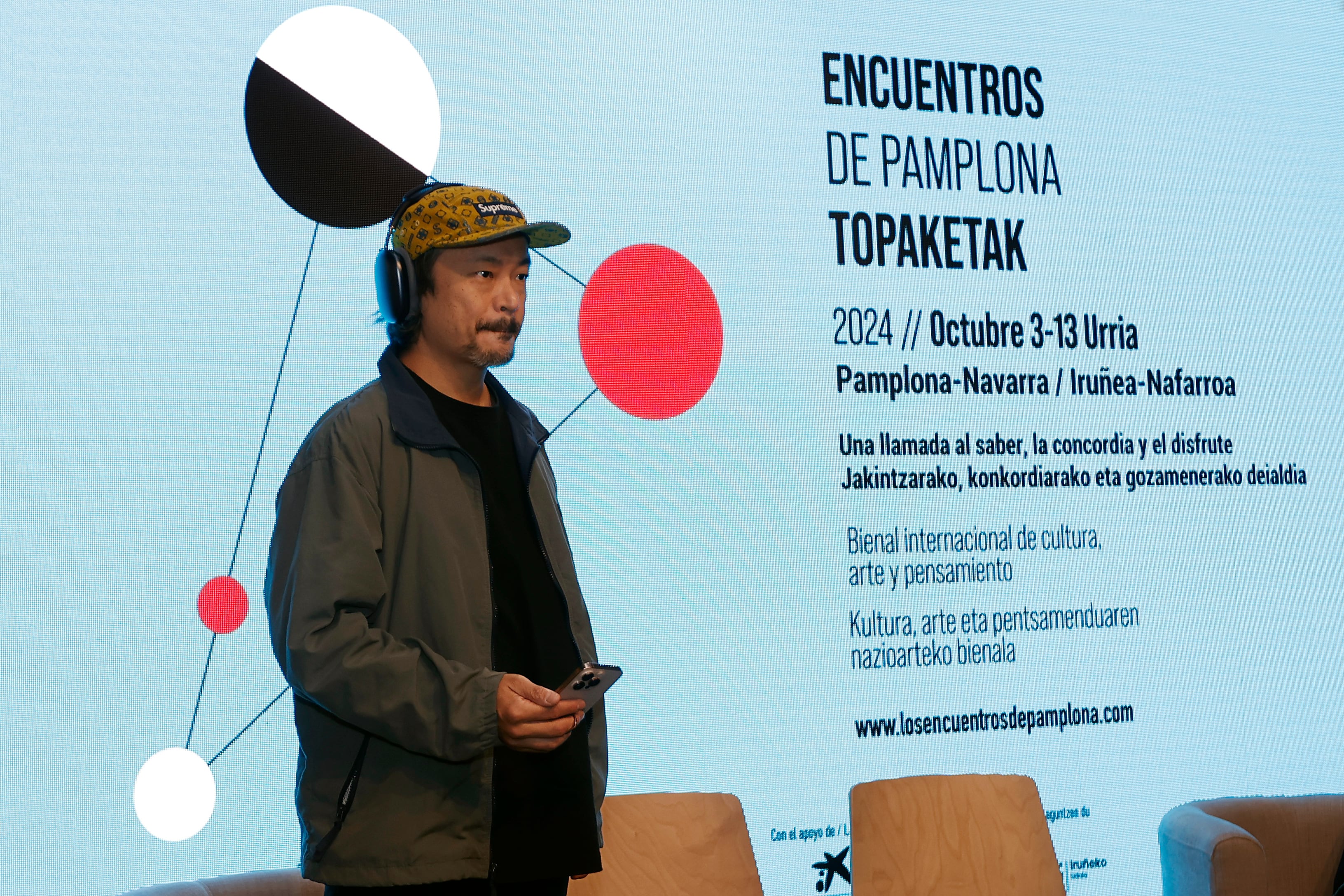 GRAFCAV9165. PAMPLONA, 04/10/2024.- El artista digital, programador y DJ Daito Manabe participa en una rueda de prensa con motivo de los Encuentros de Pamplona a la que ha seguido una visita guiada a la exposición &#039;El funcionario dijo&#039; de Herta Müller. EFE/ Jesús Diges
