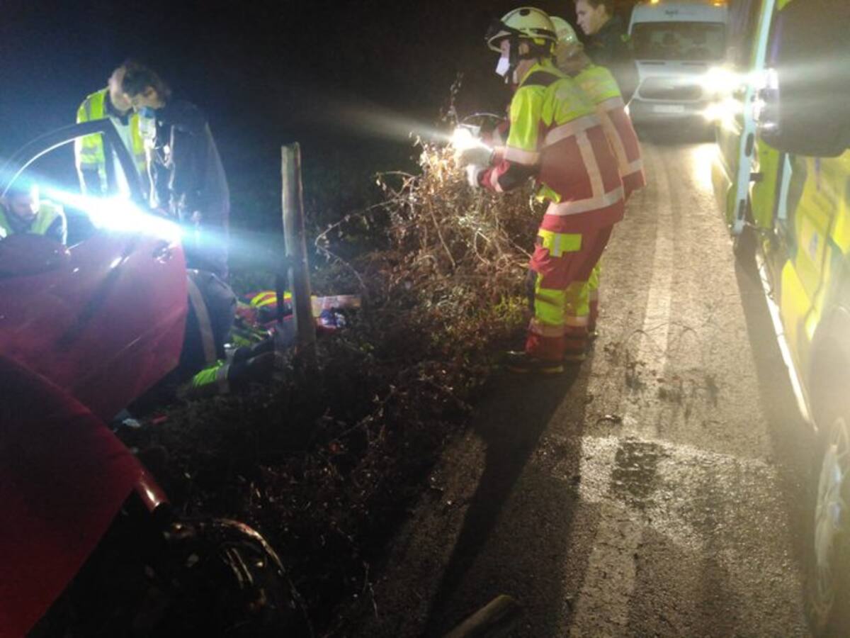 Herido grave un joven de 20 años en un accidente en la carretera de Bárcena Mayor