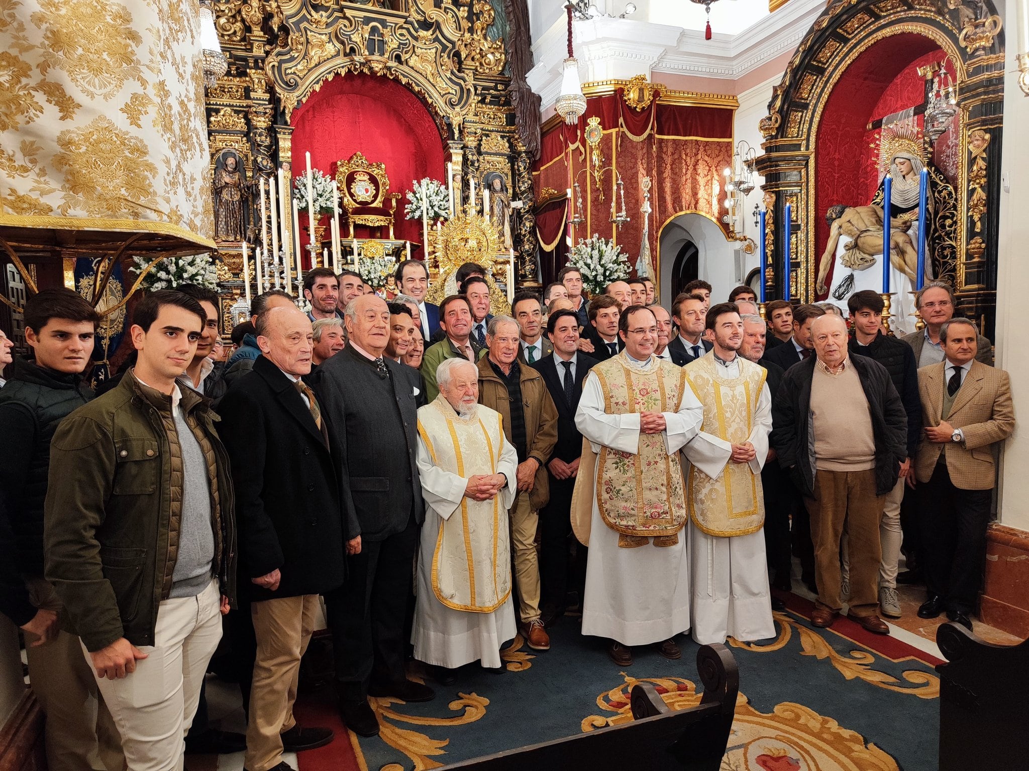 Foto de familia en la misa de acción de gracias celebrada en El Baratillo por el final de la temporada taurina