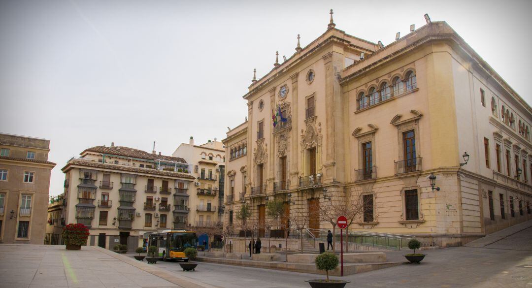 Fachada principal del Ayuntamiento de Jaén.