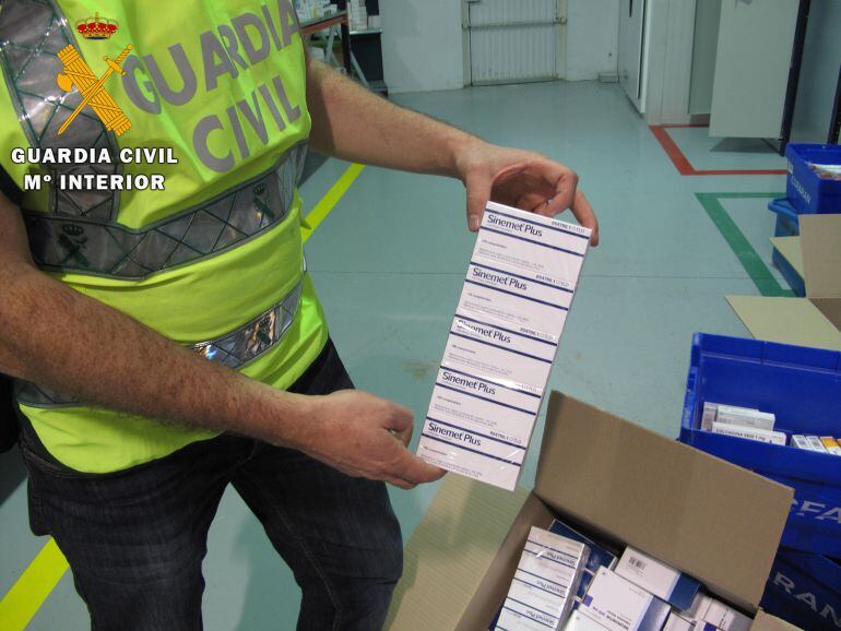 Un agent intervé medicaments en una magatzem