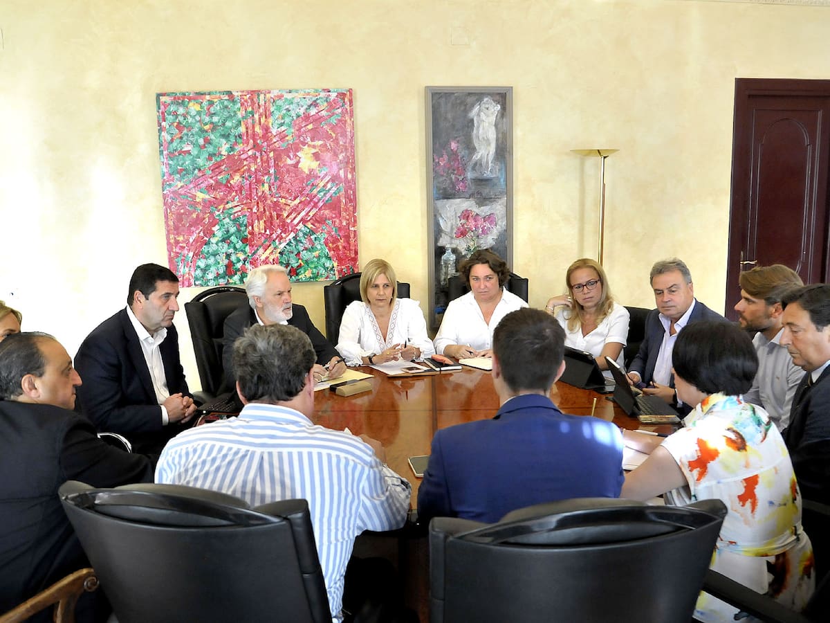 Primera reunión del nuevo gobierno de Pelayo en el Ayuntamiento de Jerez