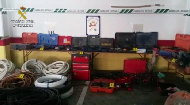 Material recuperado por la Guardia Civil en la Operación Kaese.