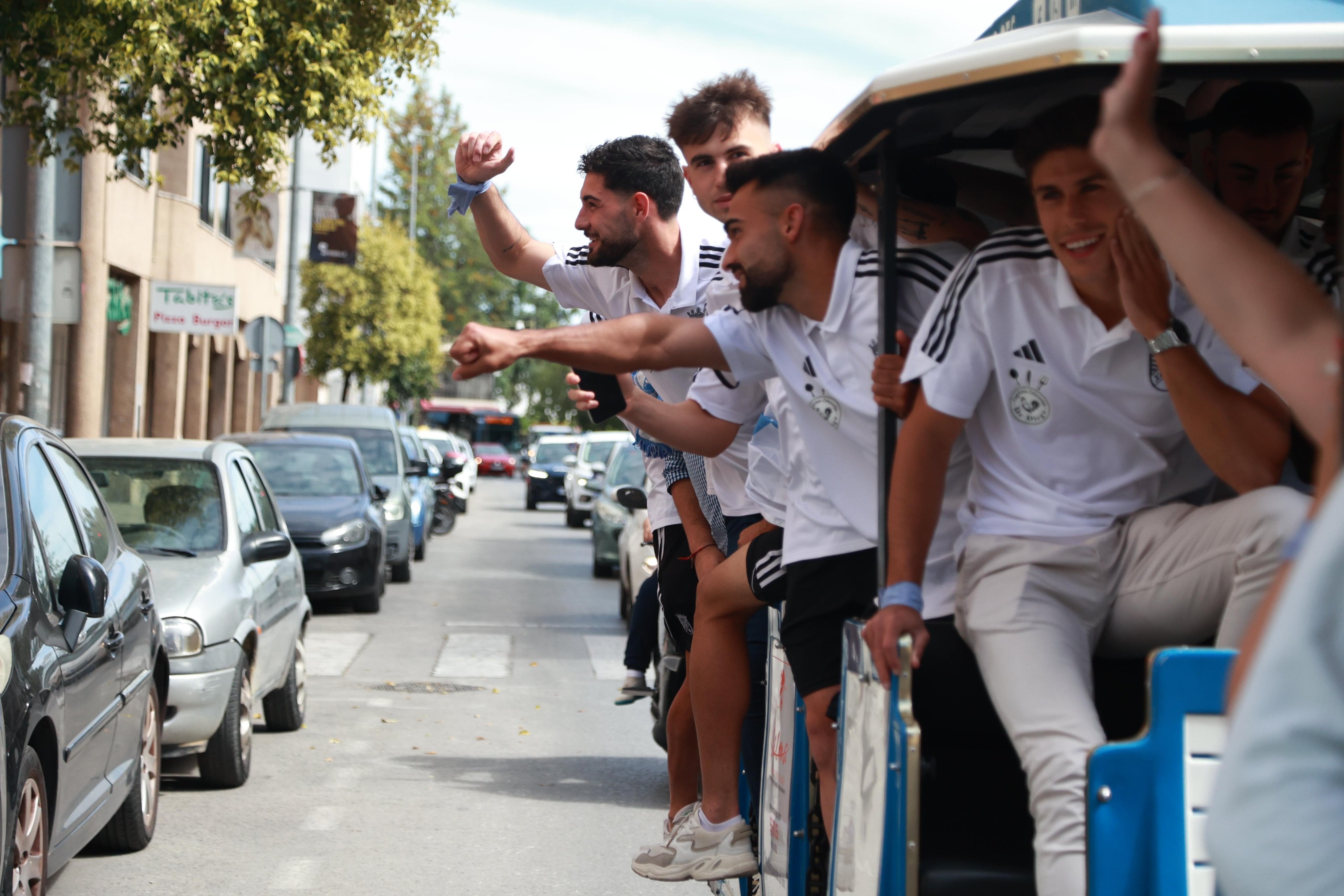 Jugadores del Xerez CD montados en el tren