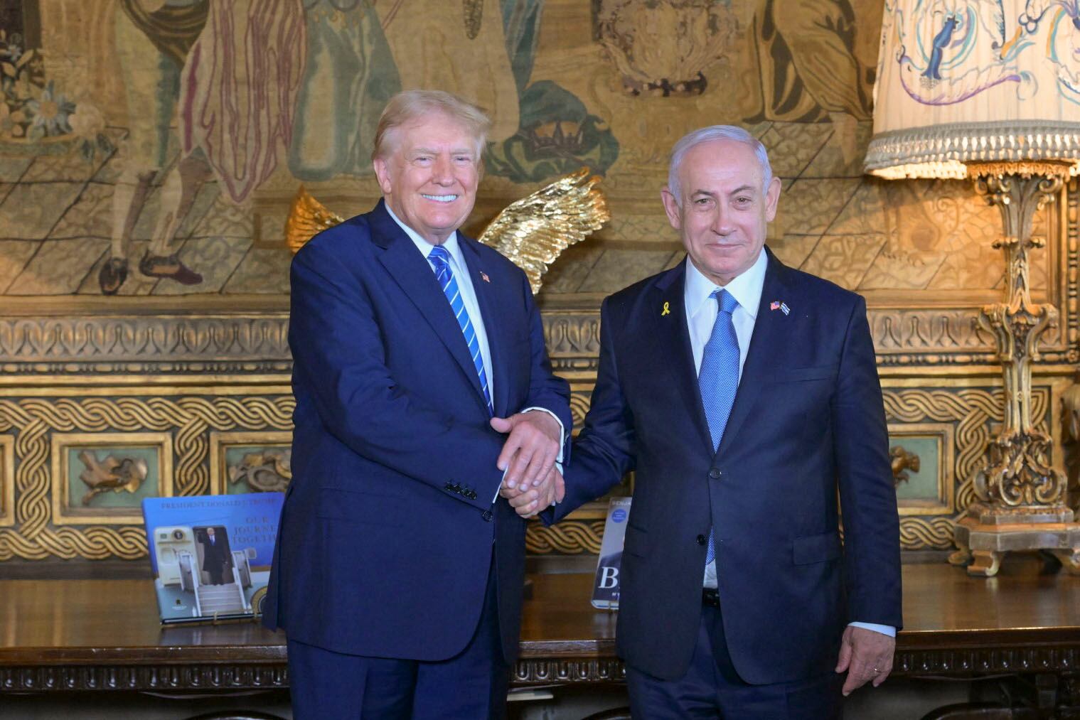 El candidato presidencial republicano Donald Trump ha recibido este viernes en su casa vacacional de Mar-a-Lago, en Florida, al primer ministro de Israel, Benjamin Netanyahu