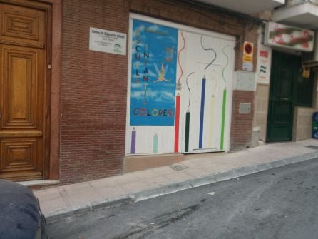 Entrada a la E.I. El Pradillo en la calle Méndez Núñez