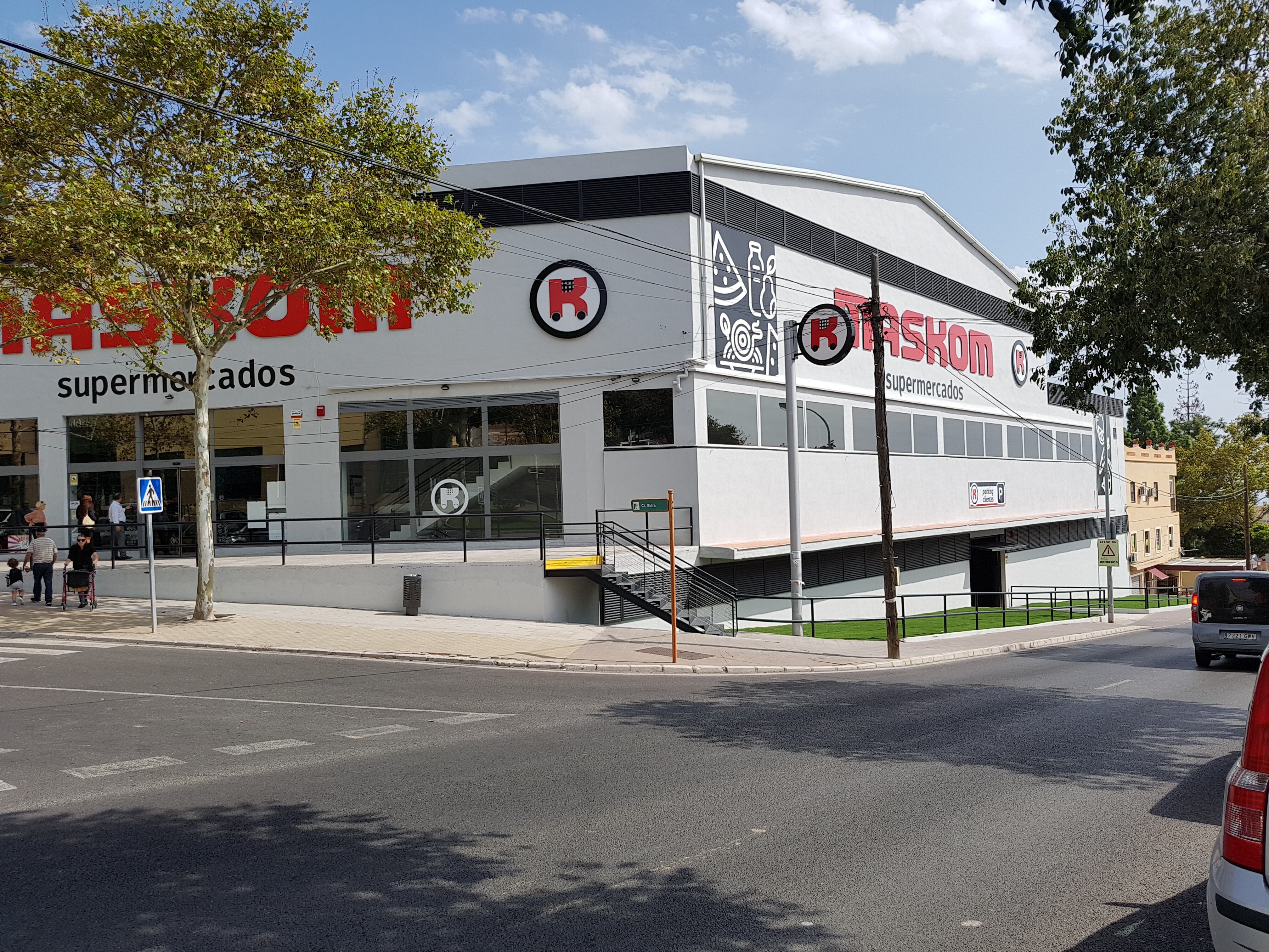Sede de uno de los supermercados MasKom en Málaga