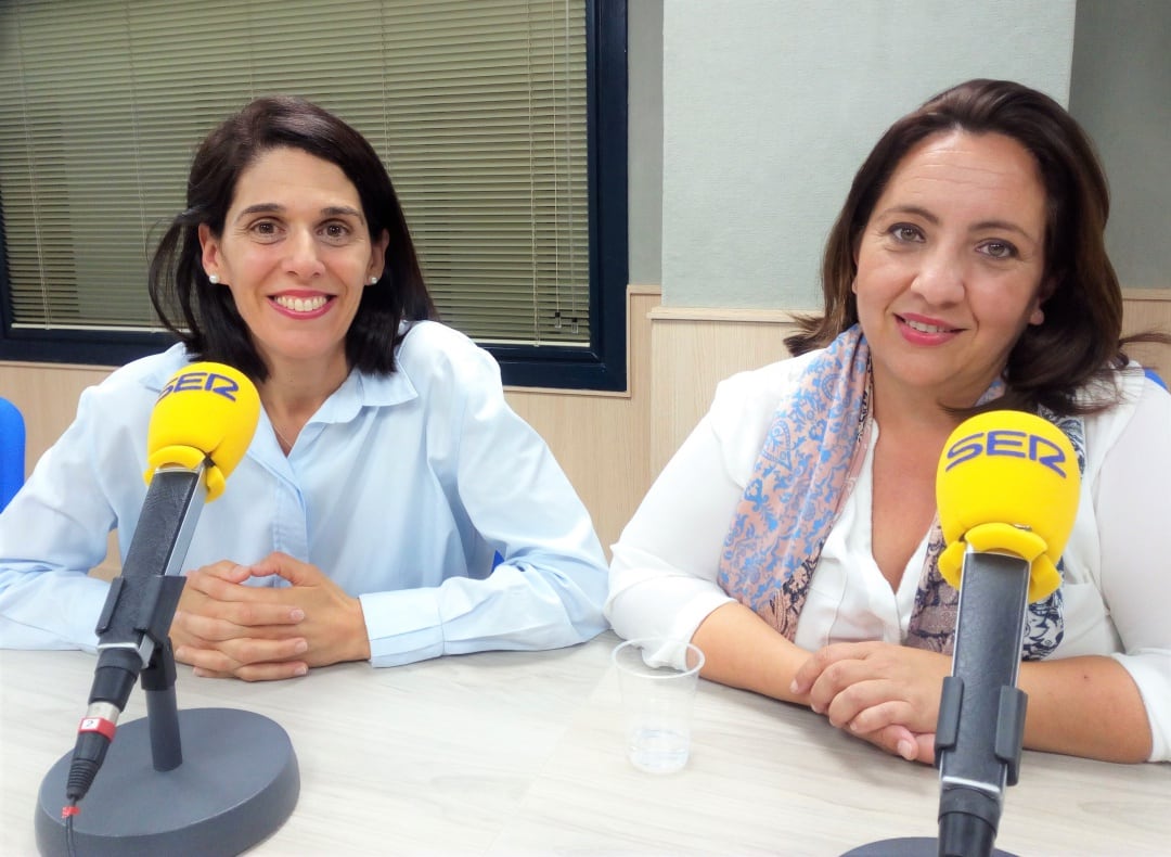 Sara Giménez y Ana Fayos en el estudio de Radio Elda SER