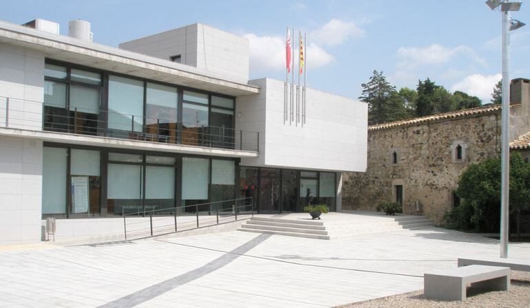 A l'Ajuntament de Caldes de Malavella li van estafar 25.000 €.