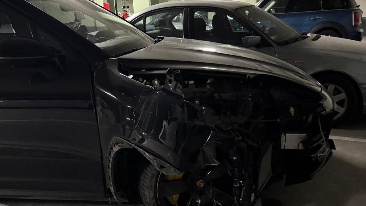 El vehículo del futbolista tras el siniestro.